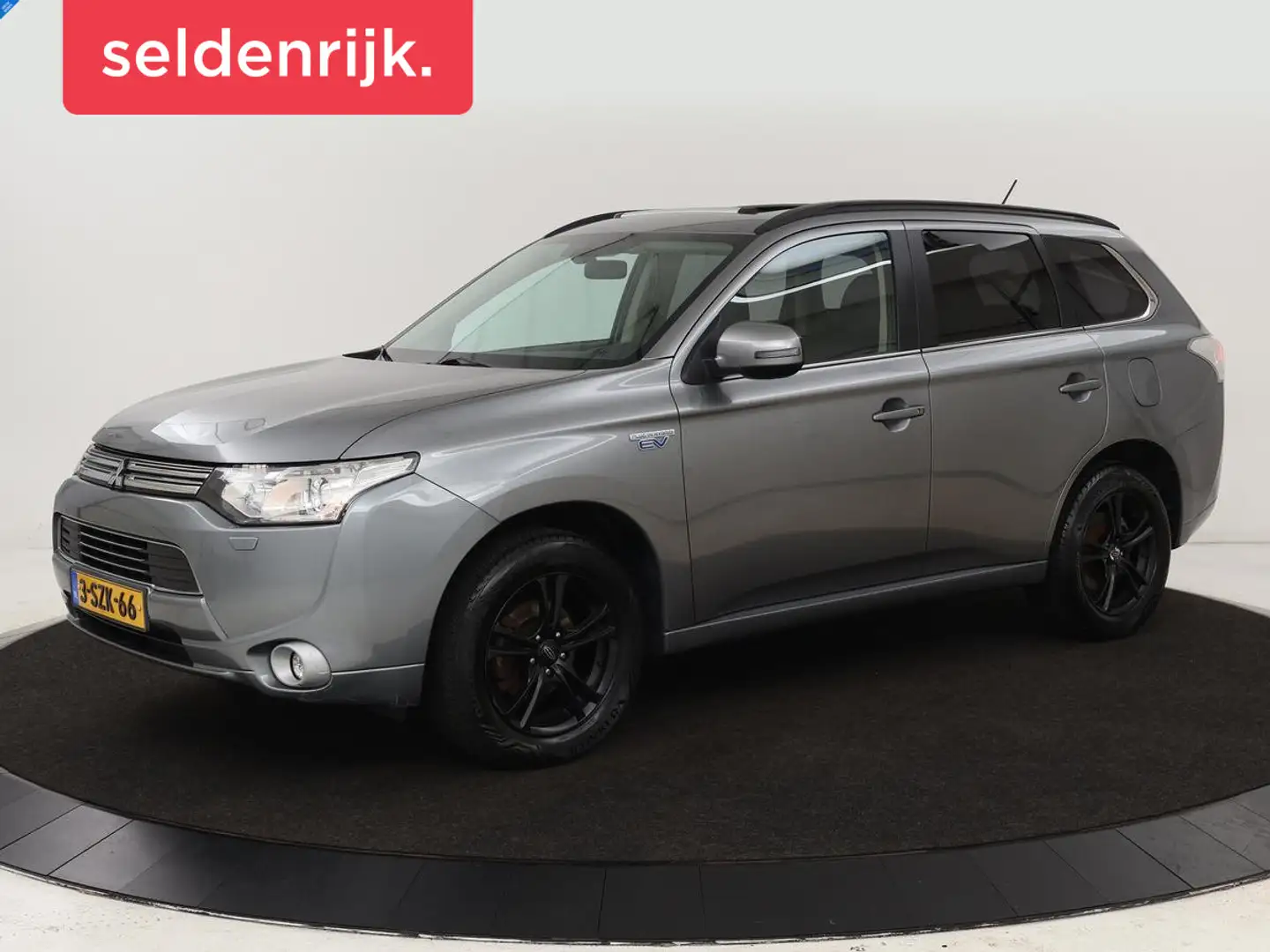 Mitsubishi Outlander 2.0 PHEV Instyle | Schuifdak | Leder | Trekhaak | Grijs - 1