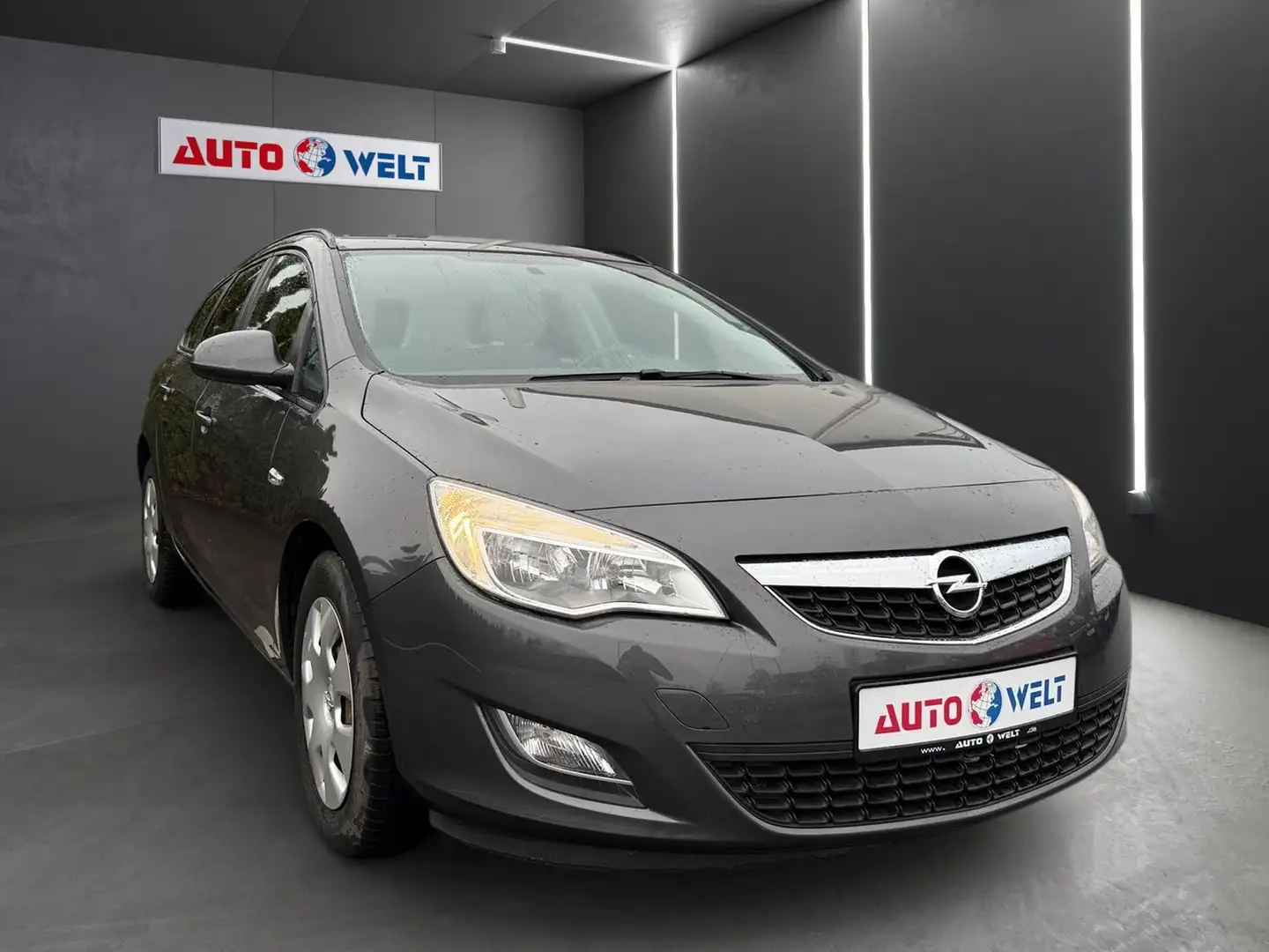 Opel Astra J Sports Tourer 1.6 Klima PDC Tempomat AUX Noir - 2