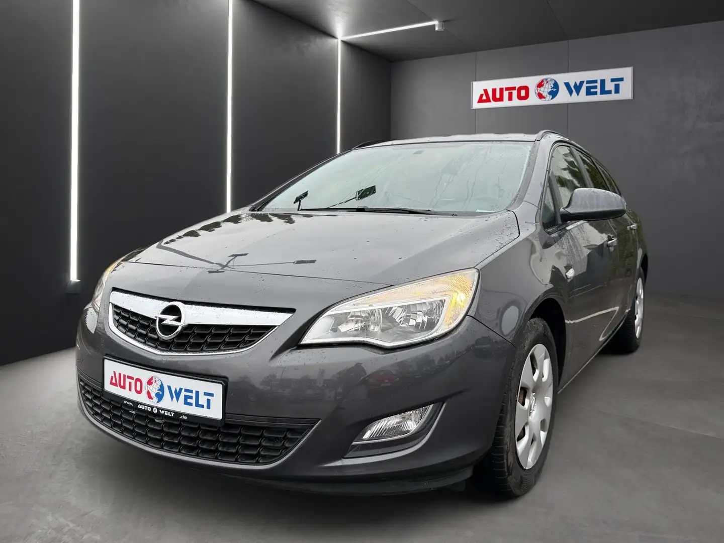 Opel Astra J Sports Tourer 1.6 Klima PDC Tempomat AUX Noir - 1