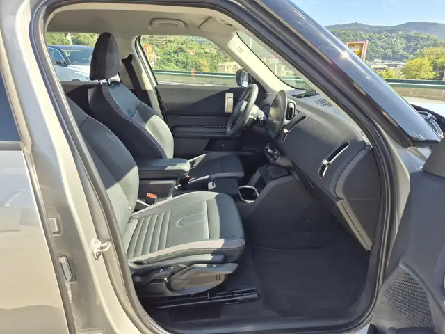 Mini Countryman view 9