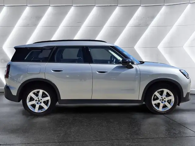 Mini Countryman view 5