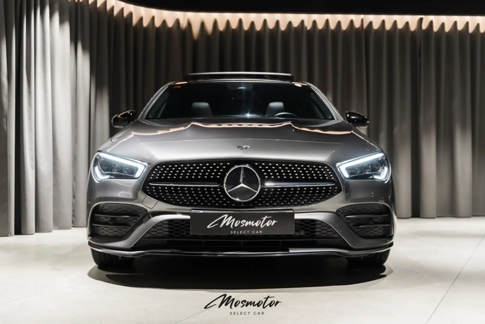Mercedes-Benz CLA 200 Shooting Brake 200d 4Matic 8G-DCT Gris - 2