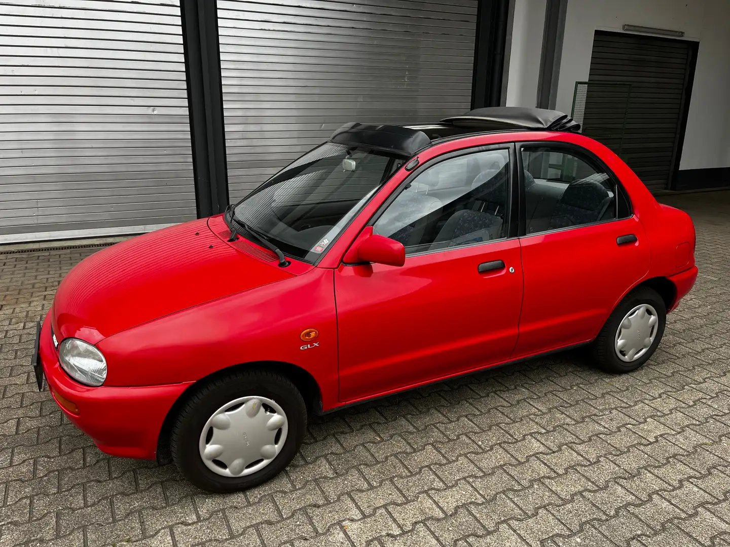 Mazda 121 1.4 16V Canvas Top GLX Rot - 1