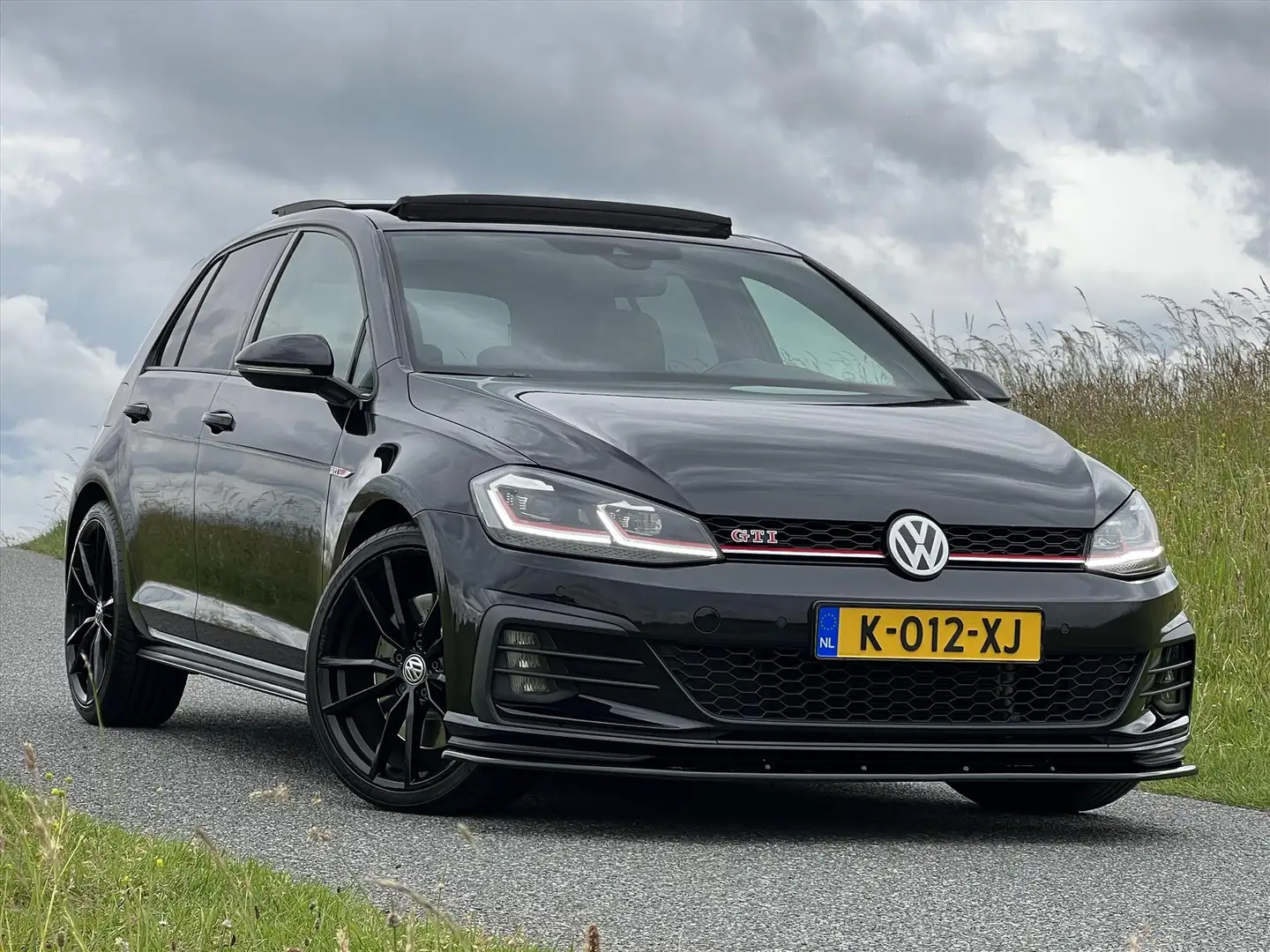 Volkswagen Golf GTI 7.5 2.0 TSI Performance 245PK / Pano / Dynaudio / Schwarz - 2