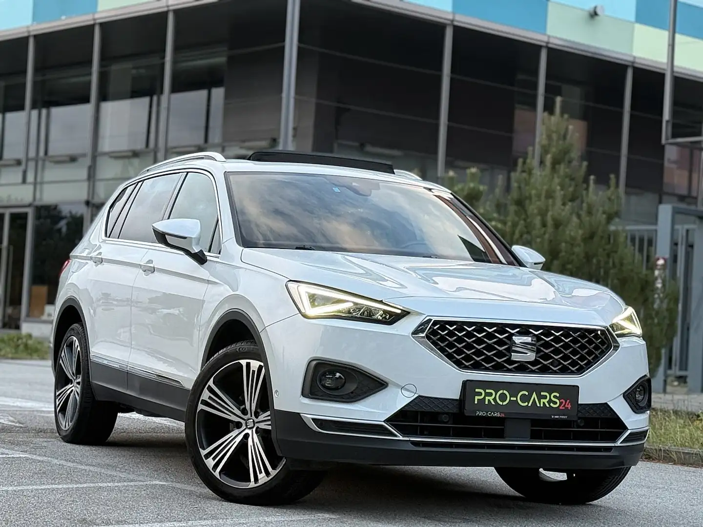 SEAT Tarraco // Xcellence // 7 SITZE // Panoramadach // Gara... Weiß - 1