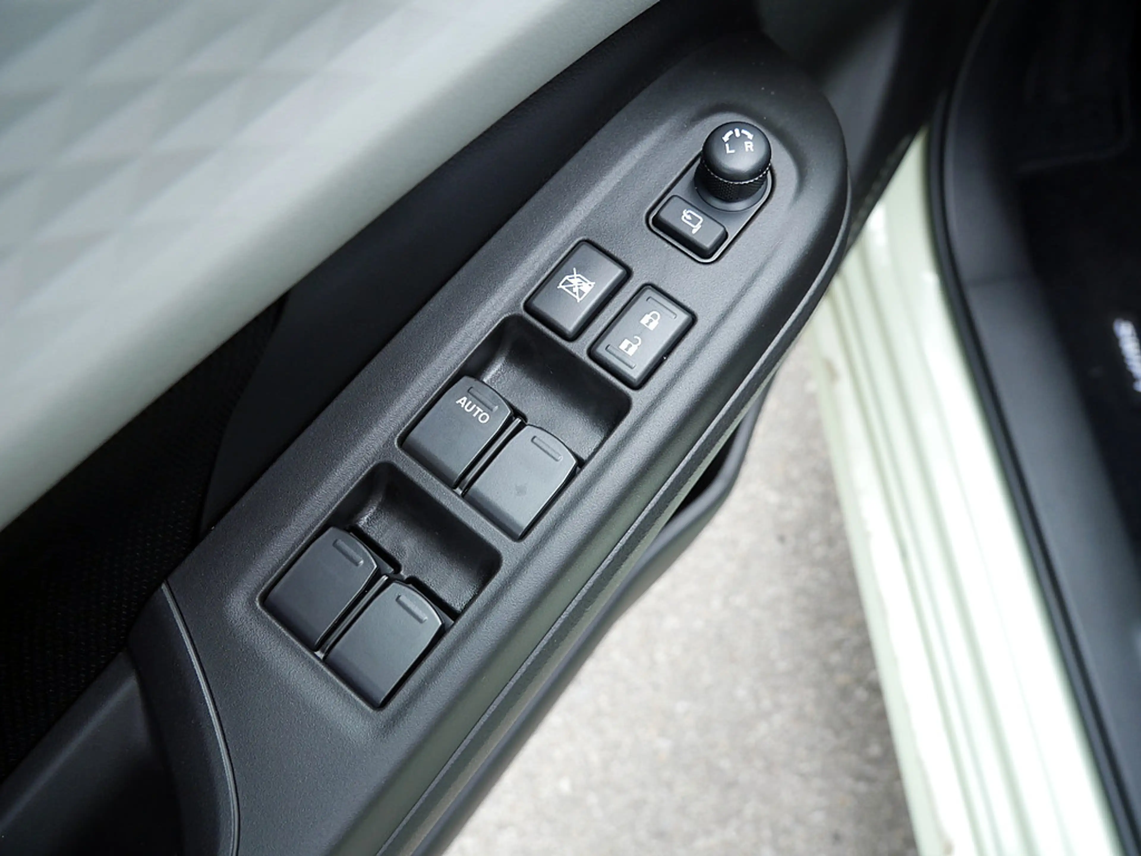 Suzuki Swift 1.2 Dualjet Hybrid Comfort+ SHZ ACC LED — photo 10