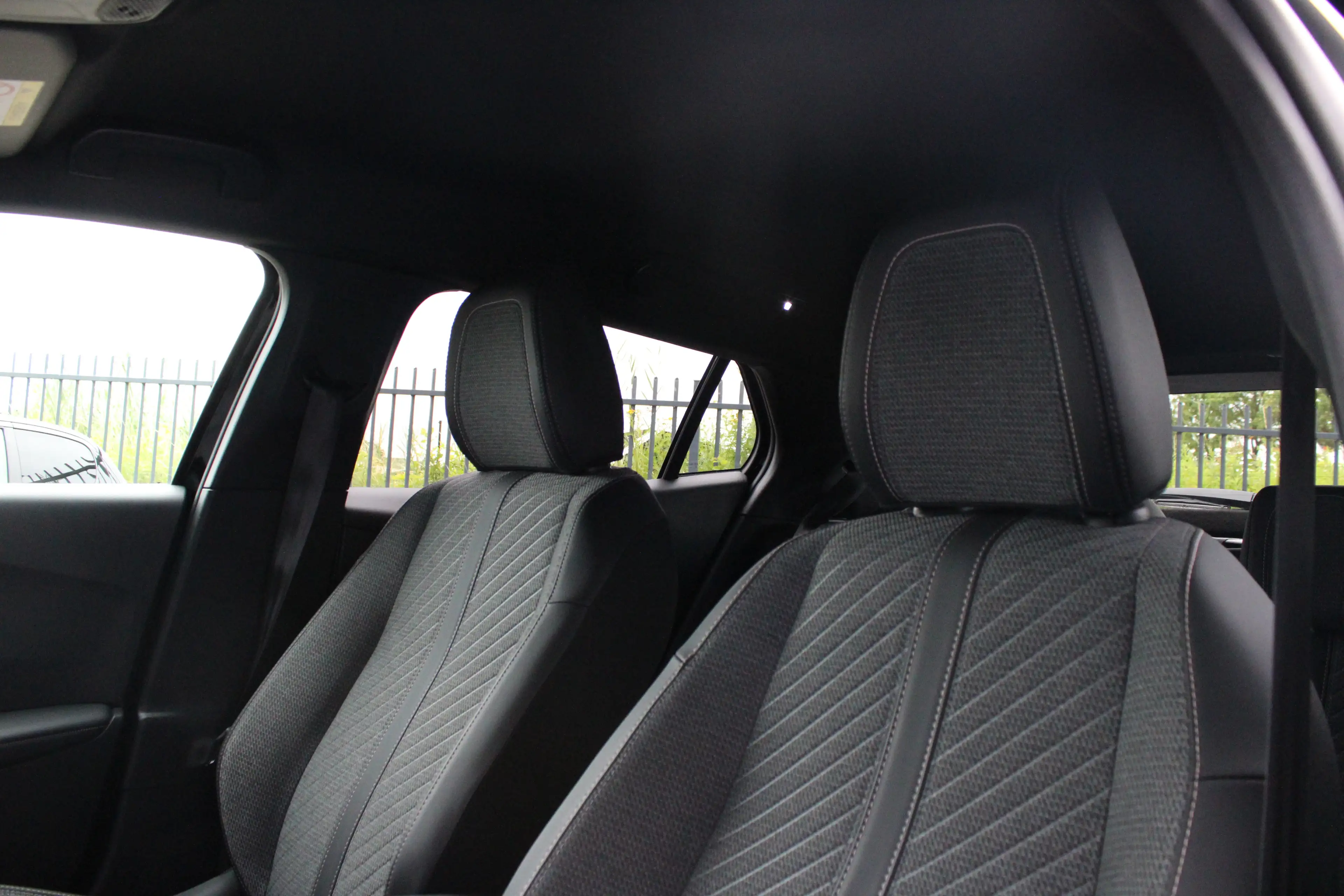 Peugeot e-2008 EV Allure Avantage 54 kWh | SOH 97% | Fase 3 laden — photo 20