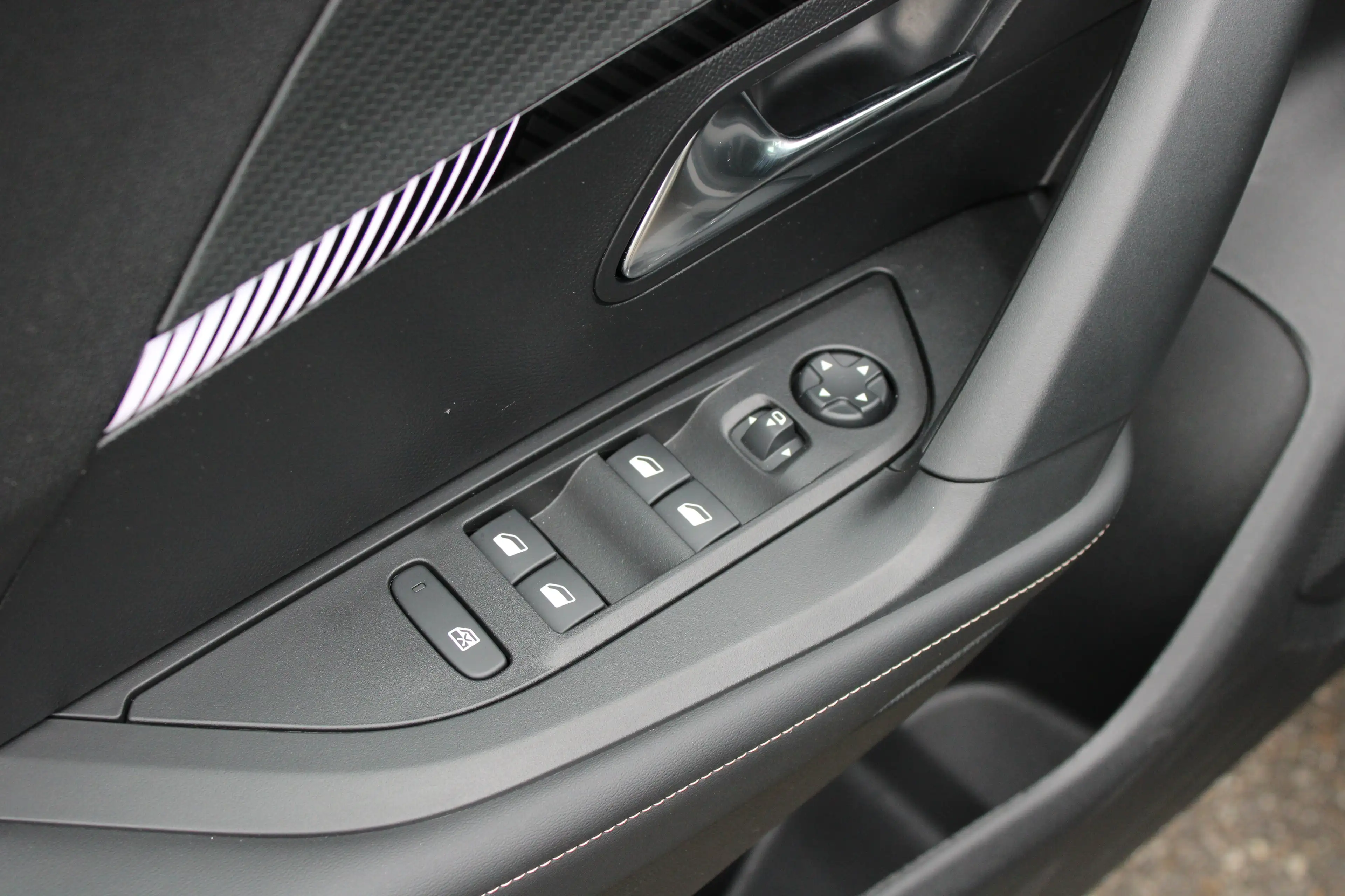 Peugeot e-2008 EV Allure Avantage 54 kWh | SOH 97% | Fase 3 laden — photo 18