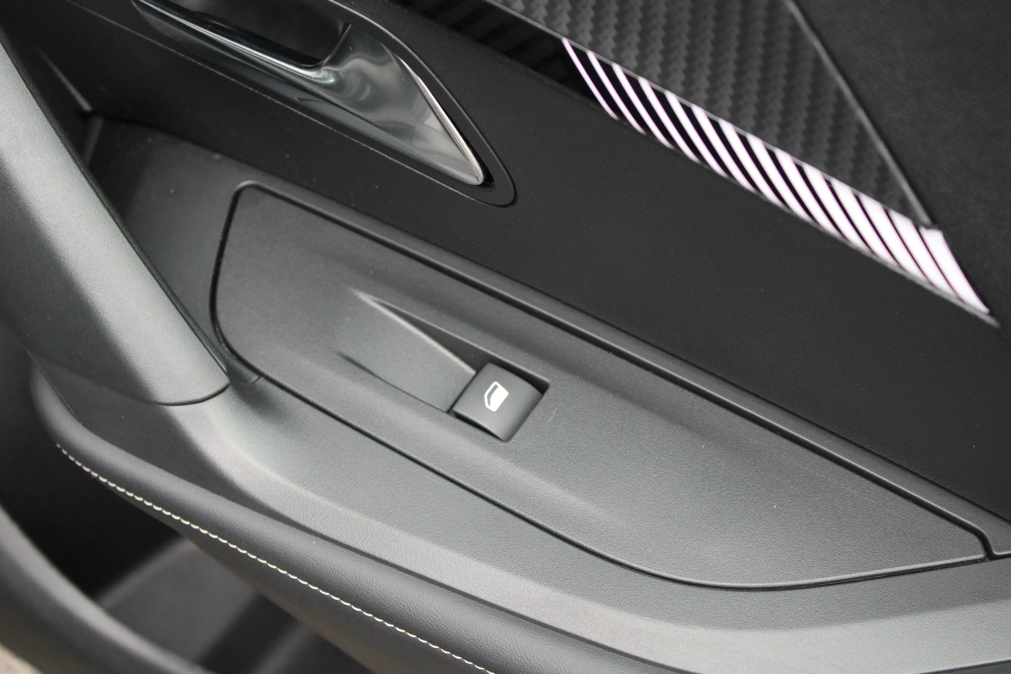 Peugeot e-2008 EV Allure Avantage 54 kWh | SOH 97% | Fase 3 laden — photo 6