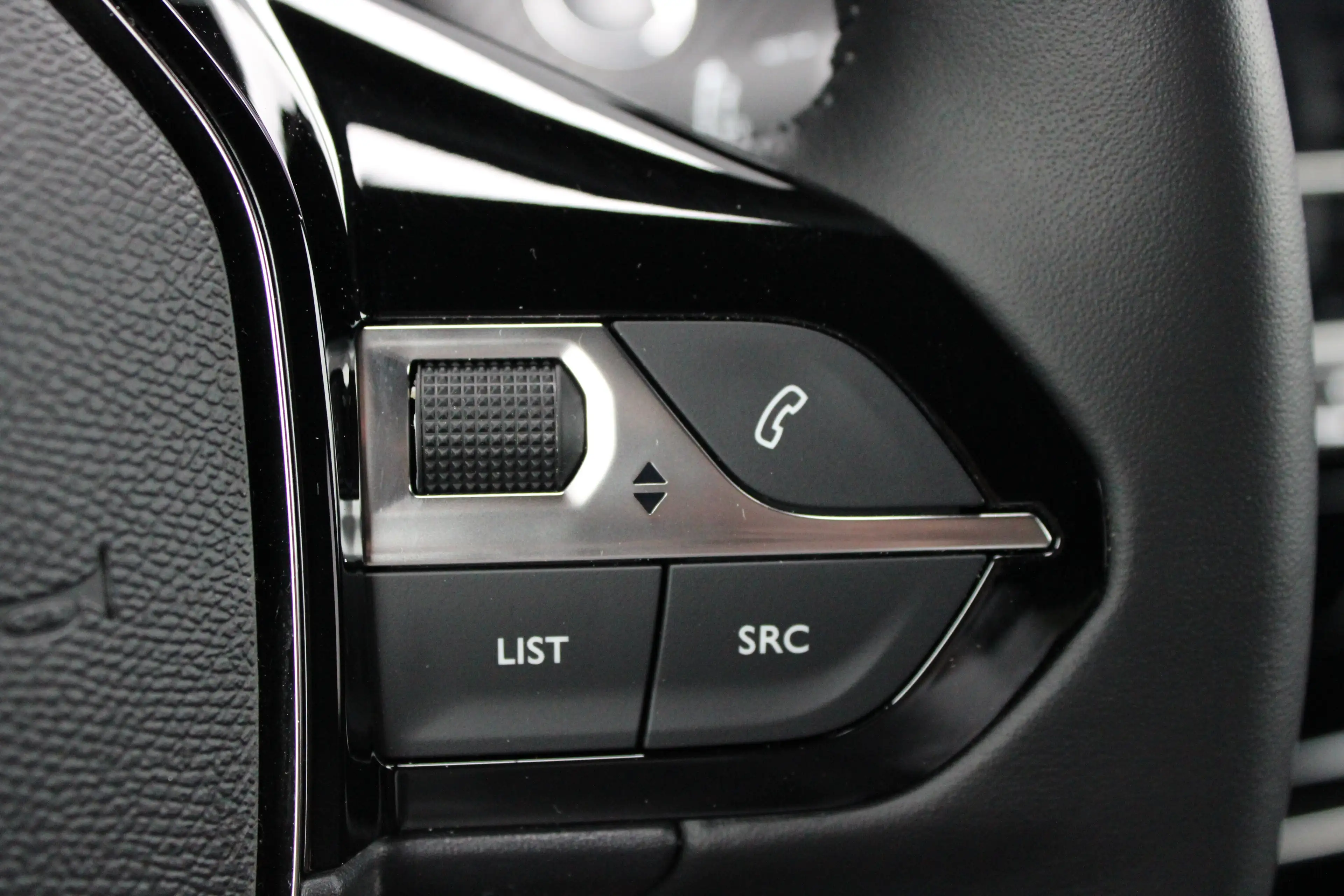 Peugeot e-2008 EV Allure Avantage 54 kWh | SOH 97% | Fase 3 laden — photo 25