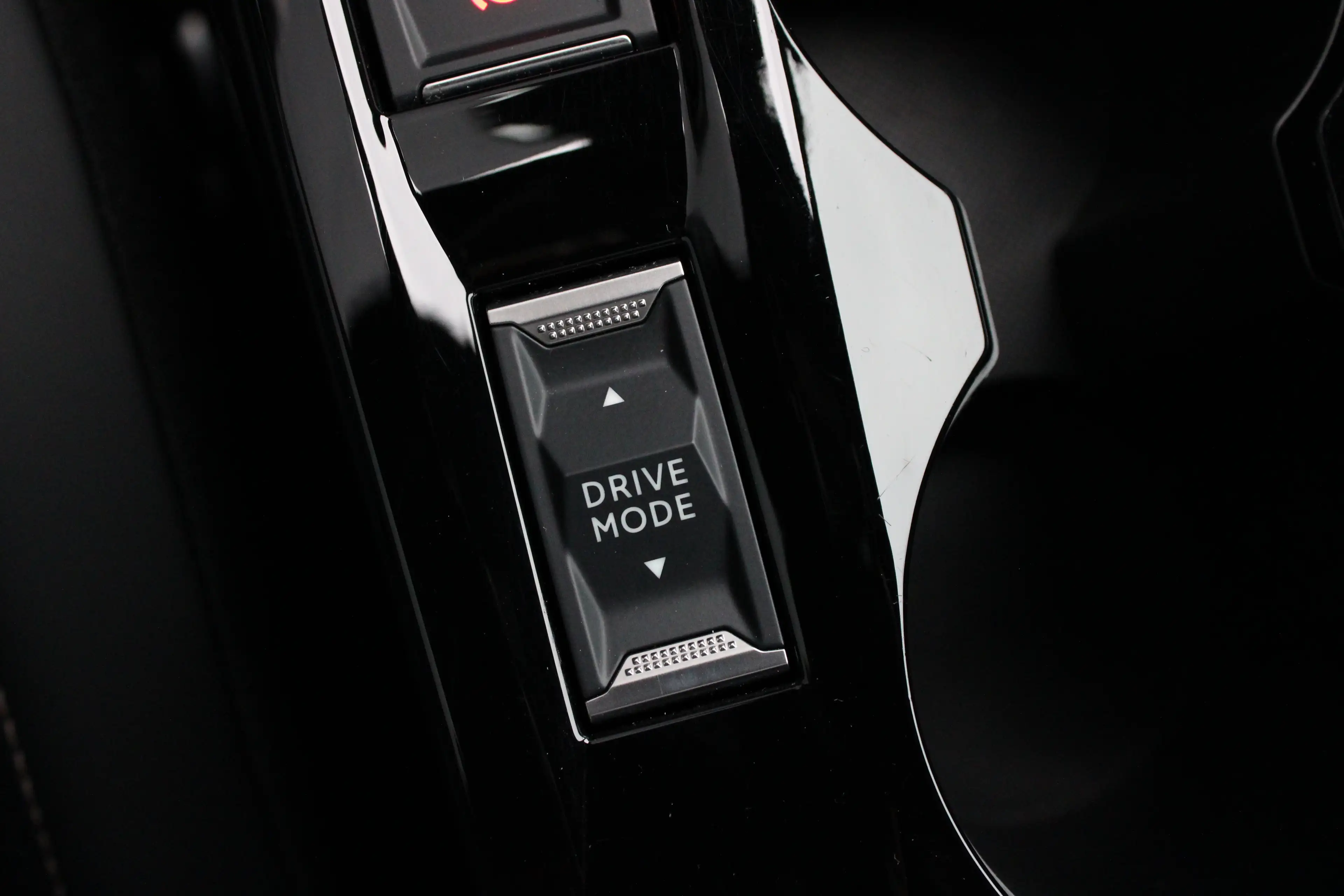 Peugeot e-2008 EV Allure Avantage 54 kWh | SOH 97% | Fase 3 laden — photo 33