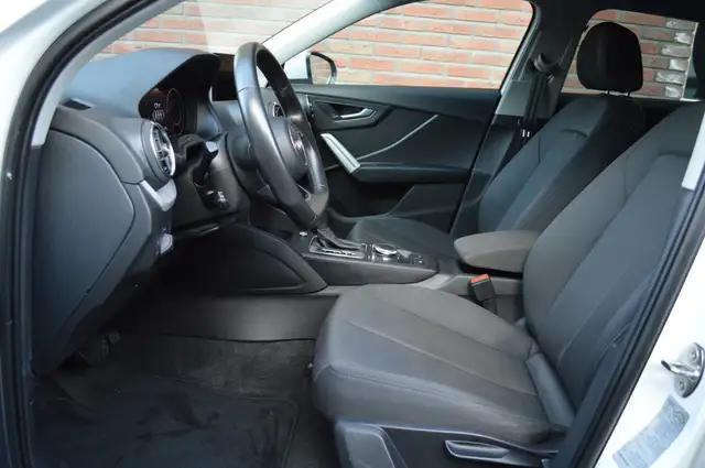 Audi Q2 view 8