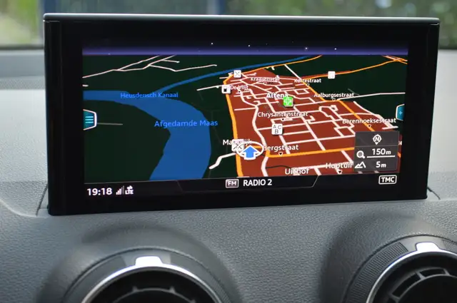 Audi Q2 view 11