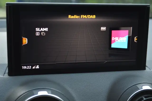 Audi Q2 view 22