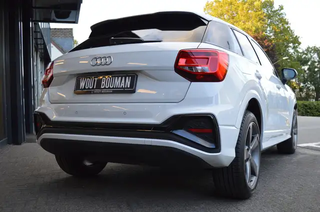 Audi Q2 view 5