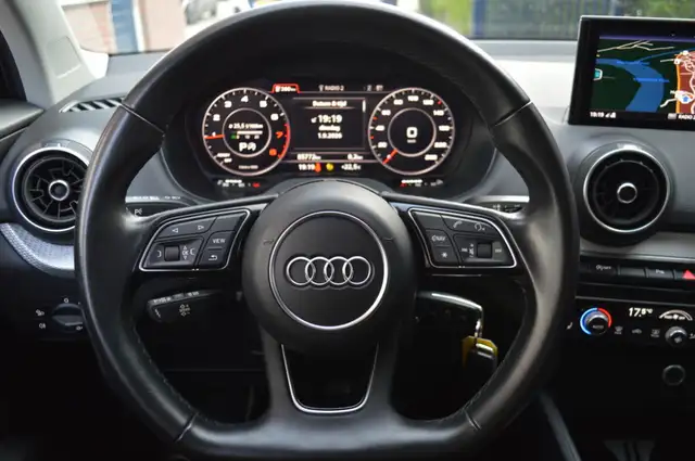 Audi Q2 view 16
