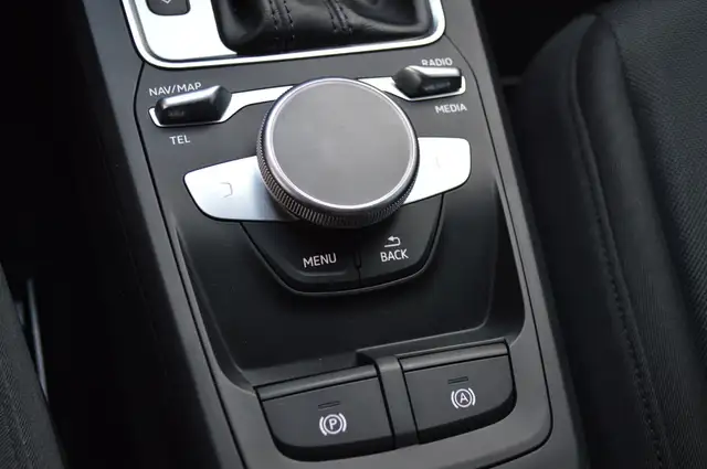 Audi Q2 view 14