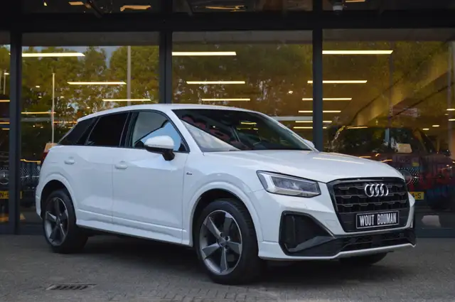 Audi Q2 view 3