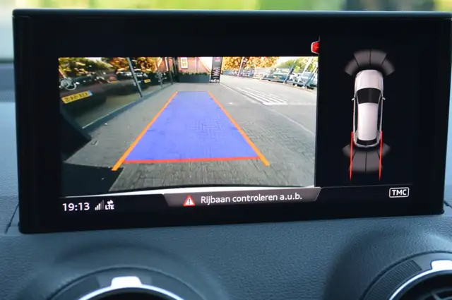 Audi Q2 view 23
