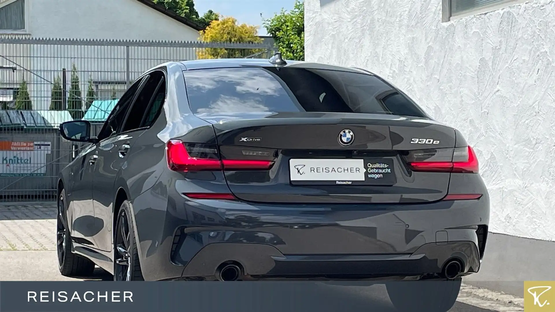 BMW 330 e A xDrive Lim Leder,Autom Grau - 2
