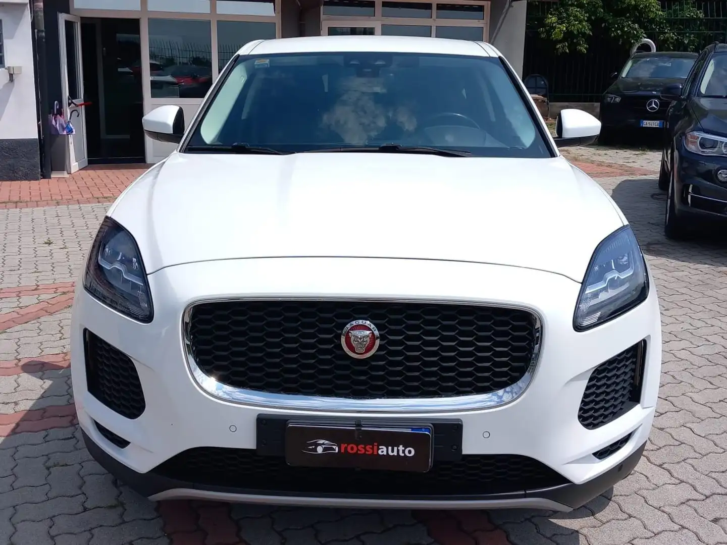 Jaguar E-Pace 2.0d i4 R-Dynamic S awd 150cv auto Bianco - 2