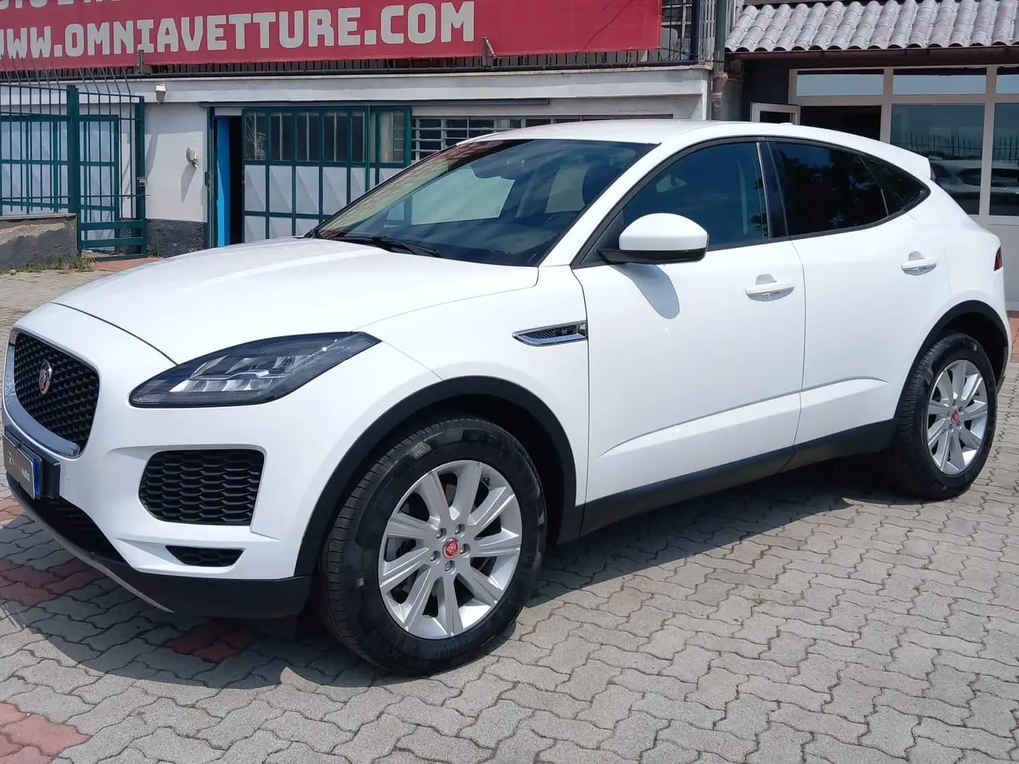 Jaguar E-Pace 2.0d i4 R-Dynamic S awd 150cv auto Bianco - 1