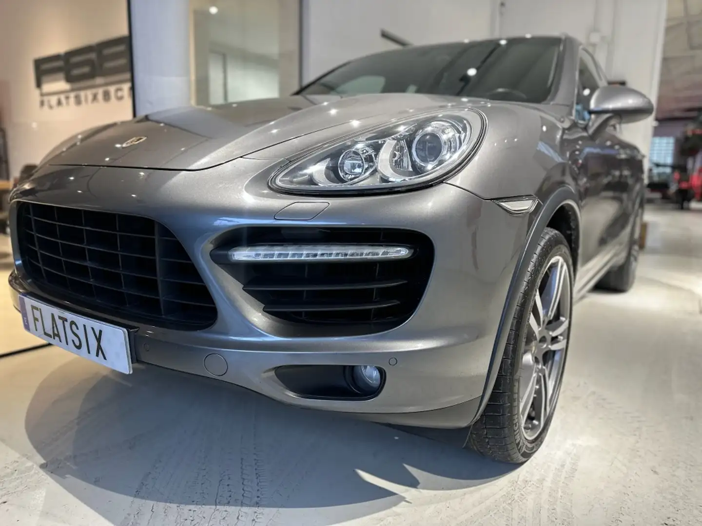 Porsche Cayenne Turbo Aut. Grigio - 2