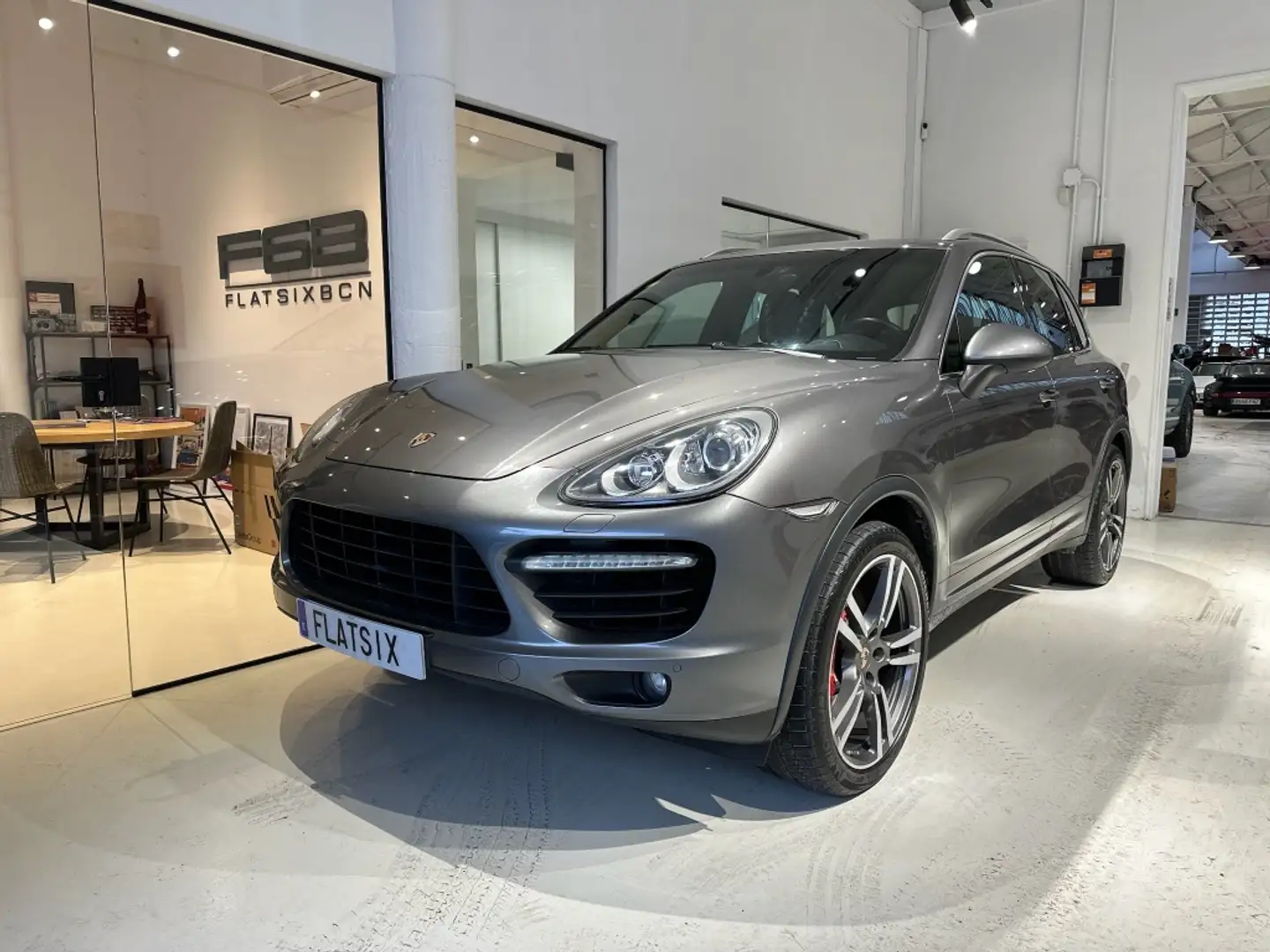 Porsche Cayenne Turbo Aut. Gris - 1