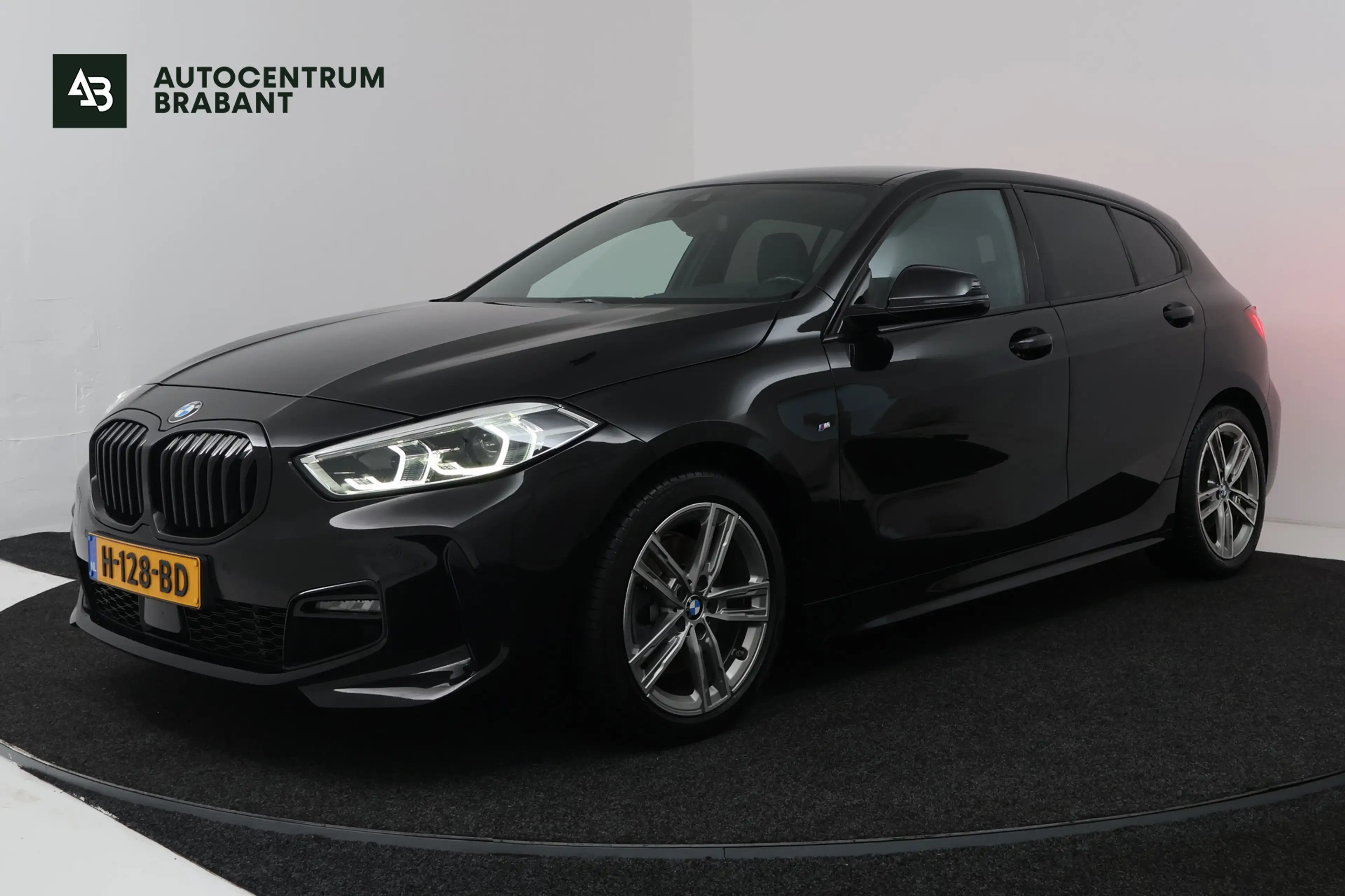 BMW 118 1-serie 118i Executive Edition (CAMERA, SFEERVERLI