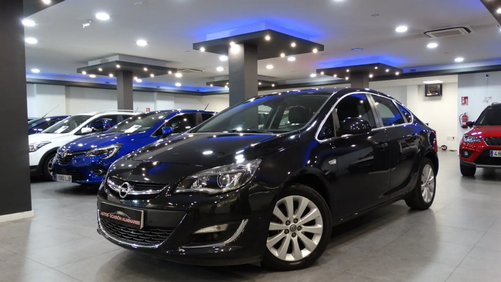 Opel Astra Sedán 1.4T Excellence Nero - 1
