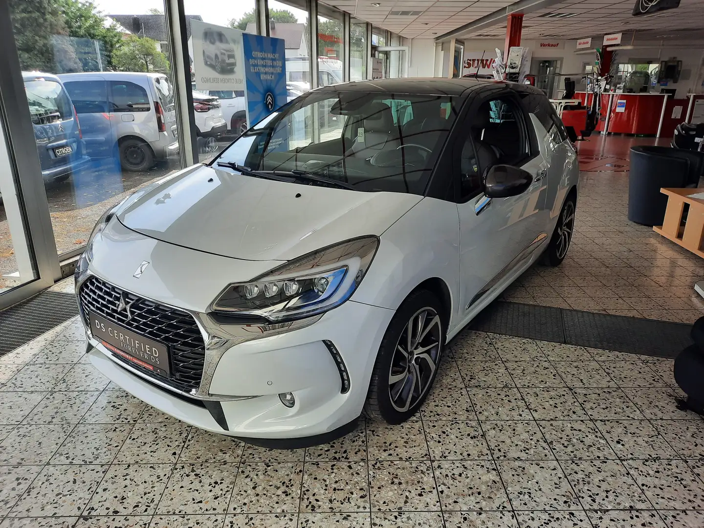 Citroen DS3 First Edition PureTech 130 Weiß - 1