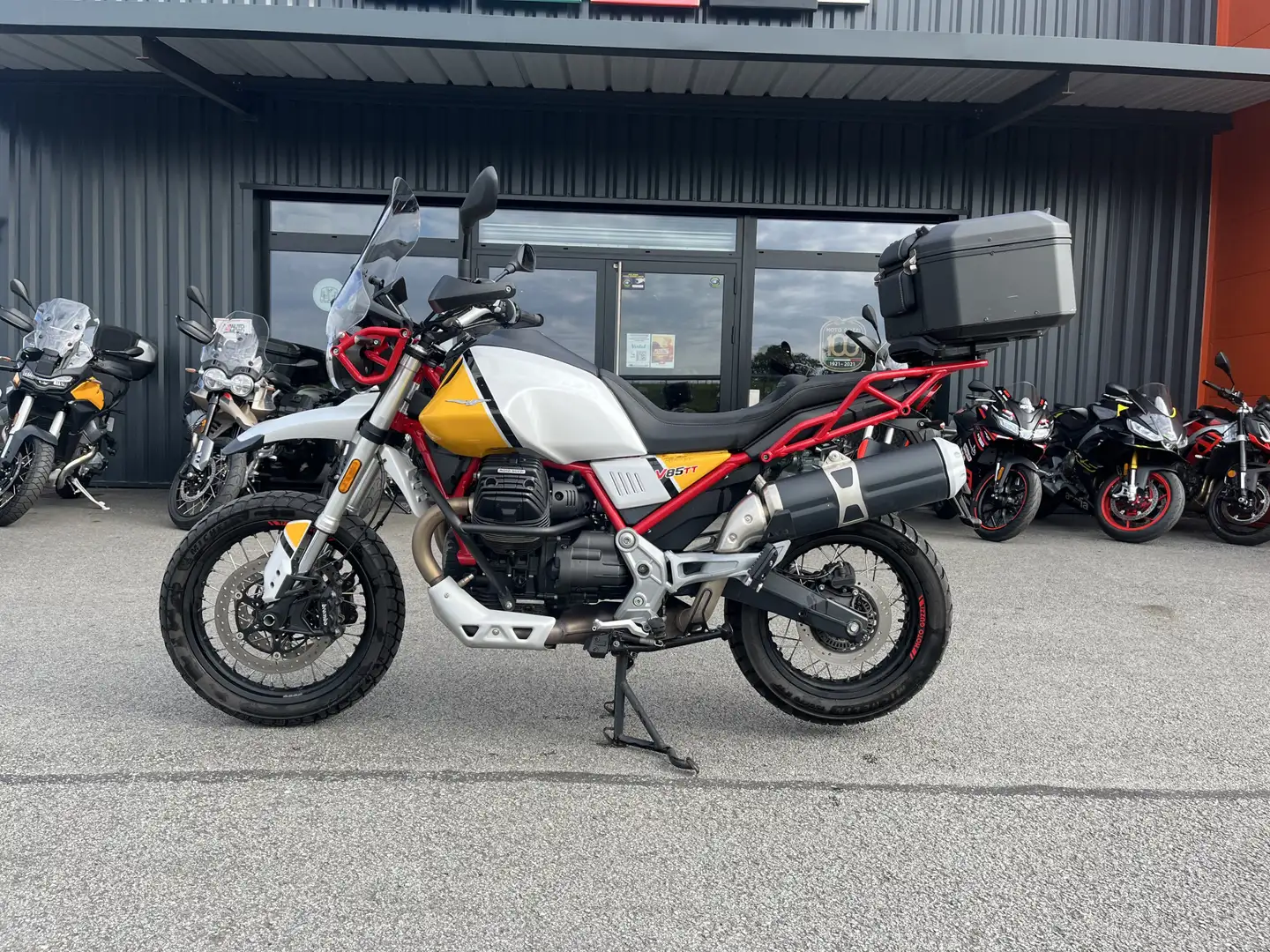 Moto Guzzi V 85 TT - 2