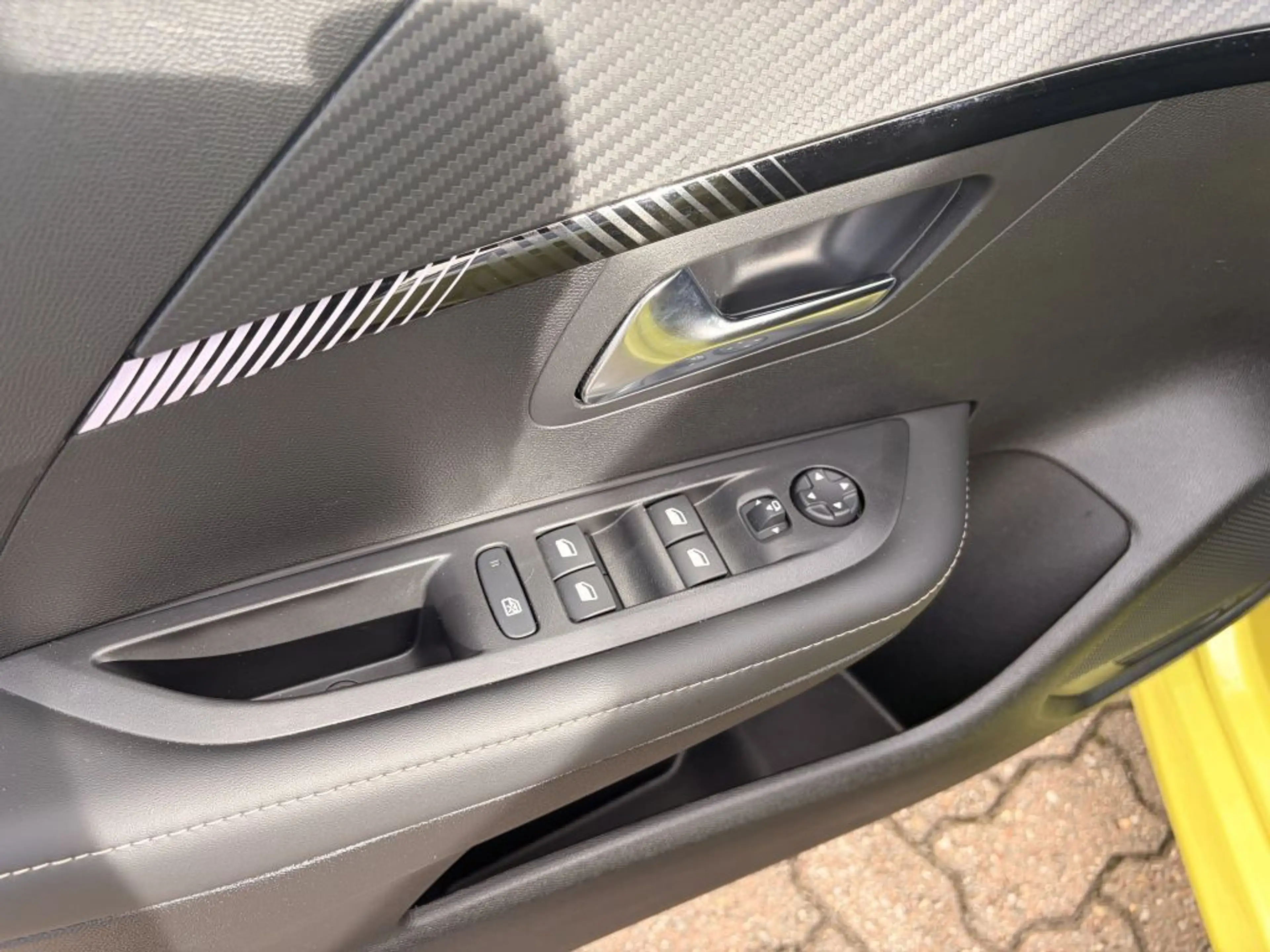 Peugeot 208 Hybrid 100 e-DSC6 Allure — photo 12