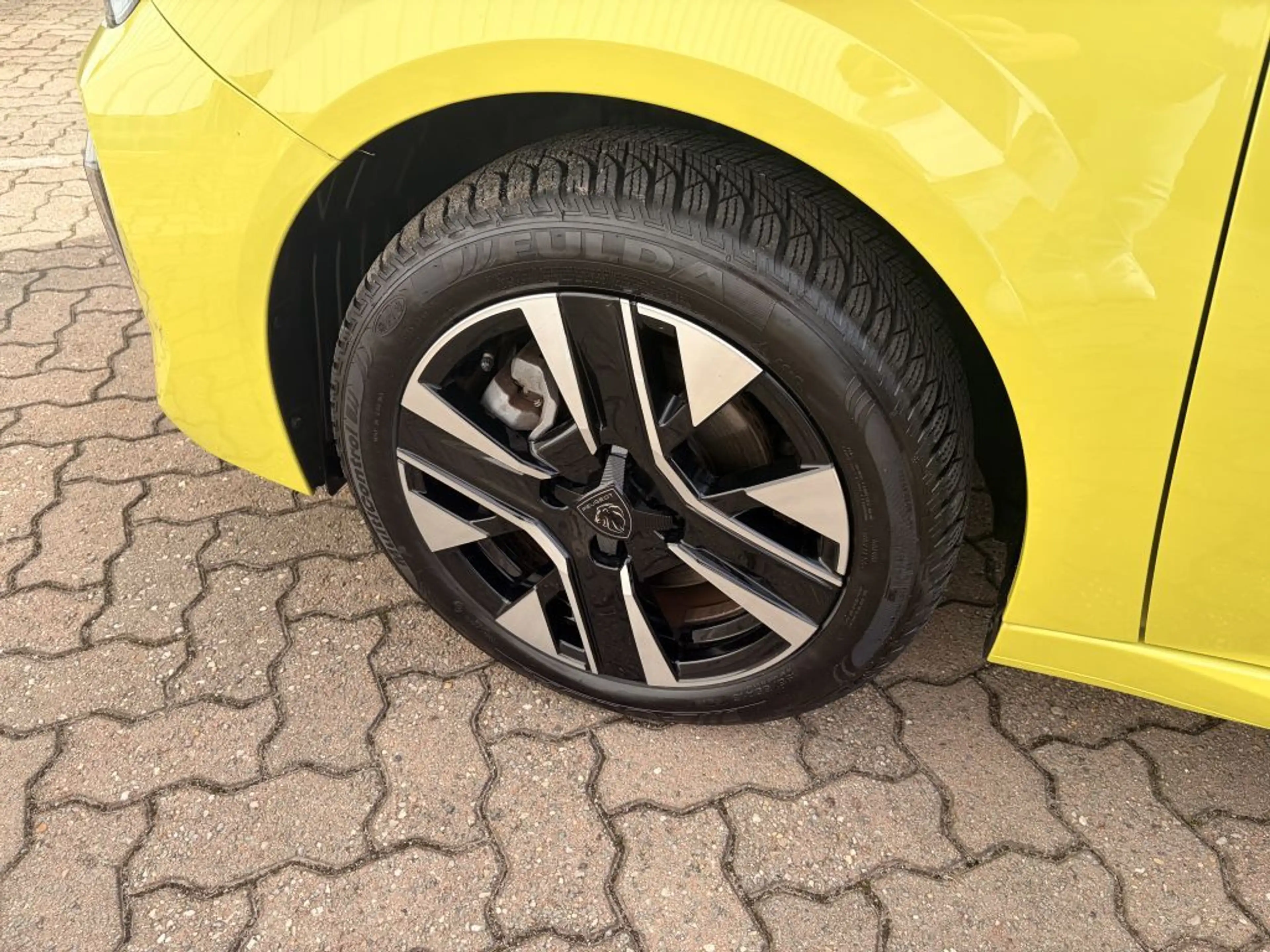 Peugeot 208 Hybrid 100 e-DSC6 Allure — photo 13