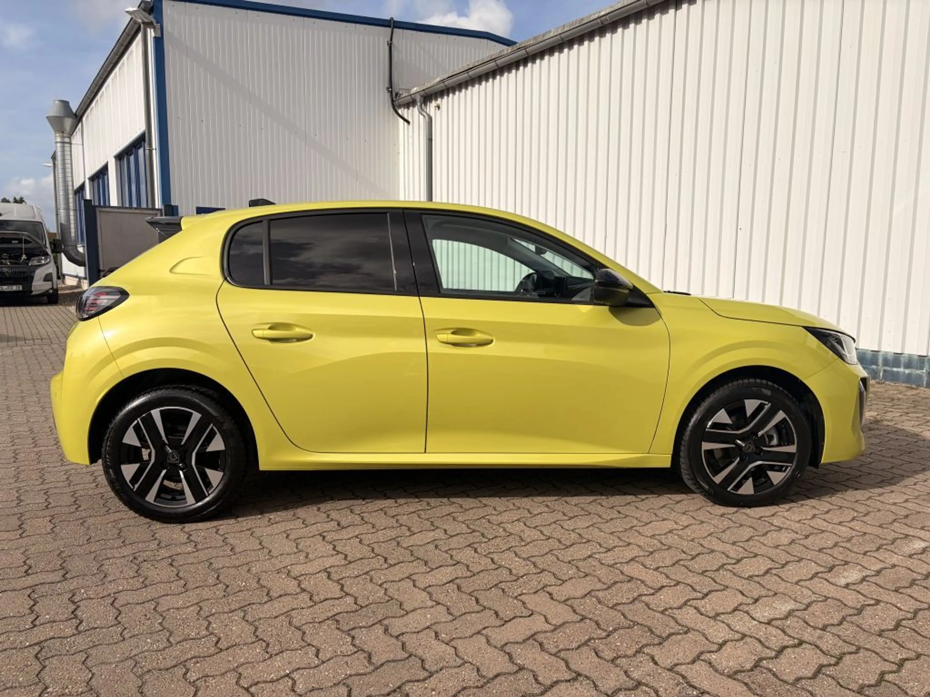 Peugeot 208 Hybrid 100 e-DSC6 Allure — photo 4