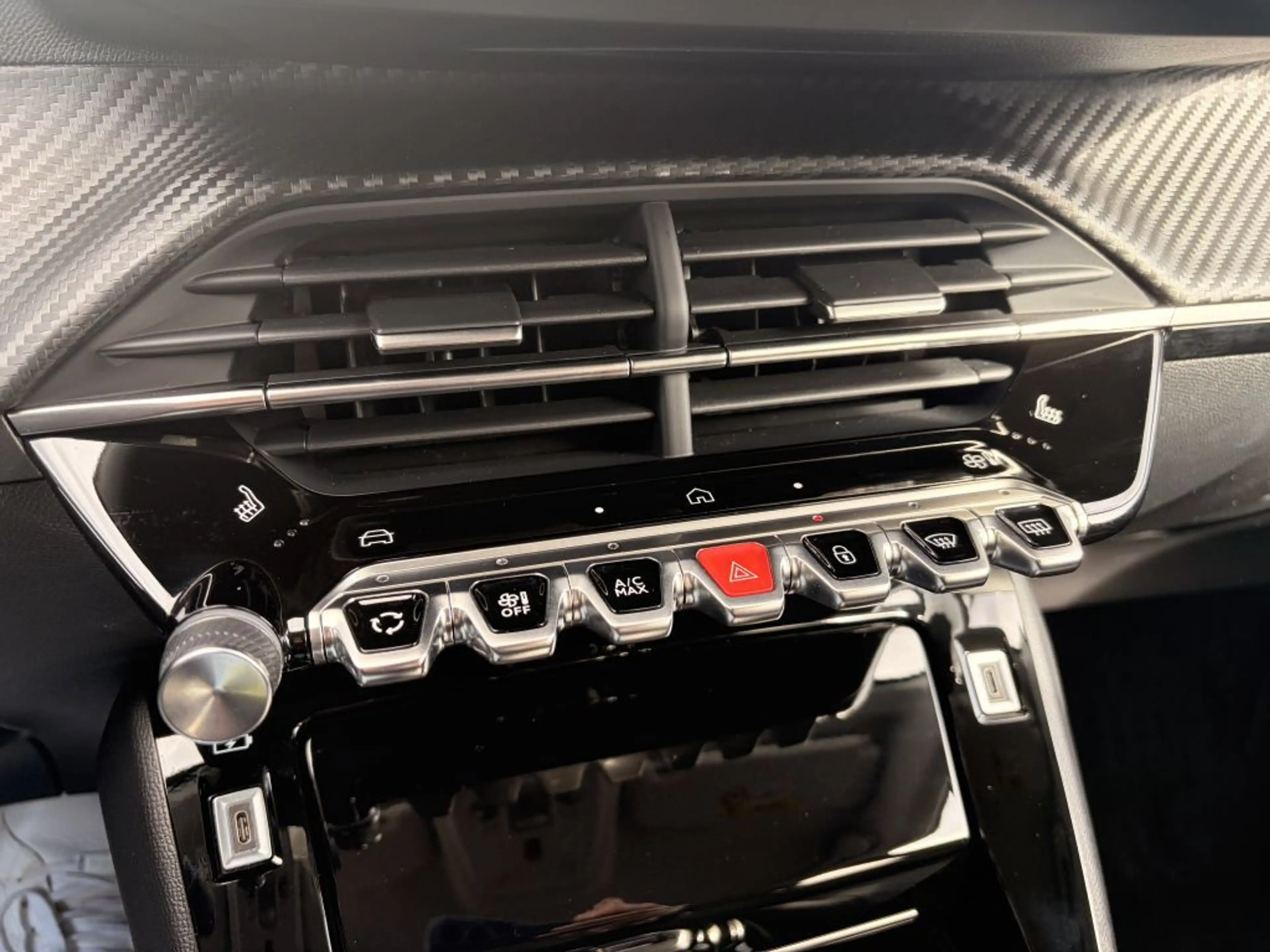 Peugeot 208 Hybrid 100 e-DSC6 Allure — photo 8