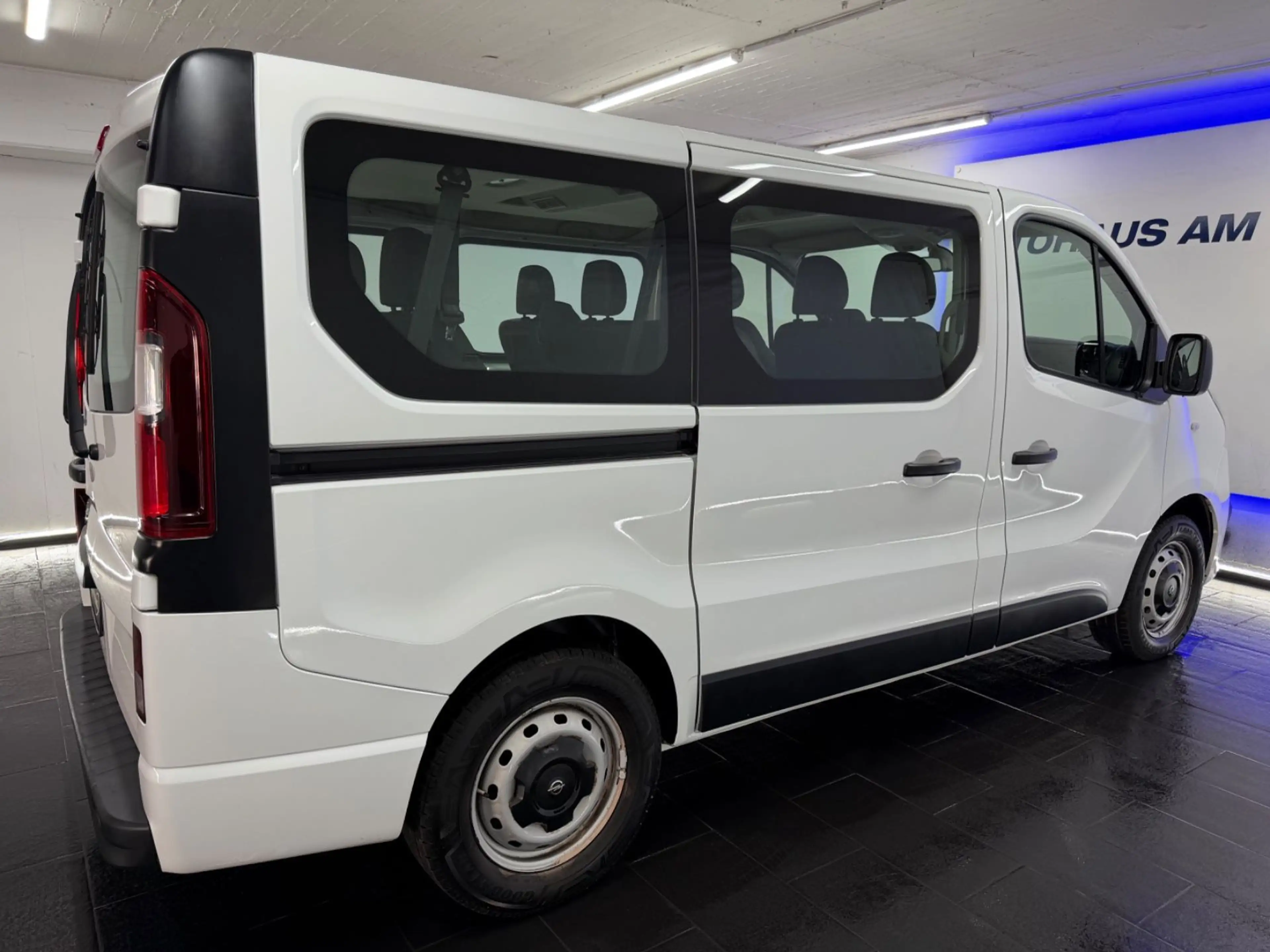 Opel Vivaro B Kombi 2,7t 1HND 9-SITZ TEMPOMAT — photo 9