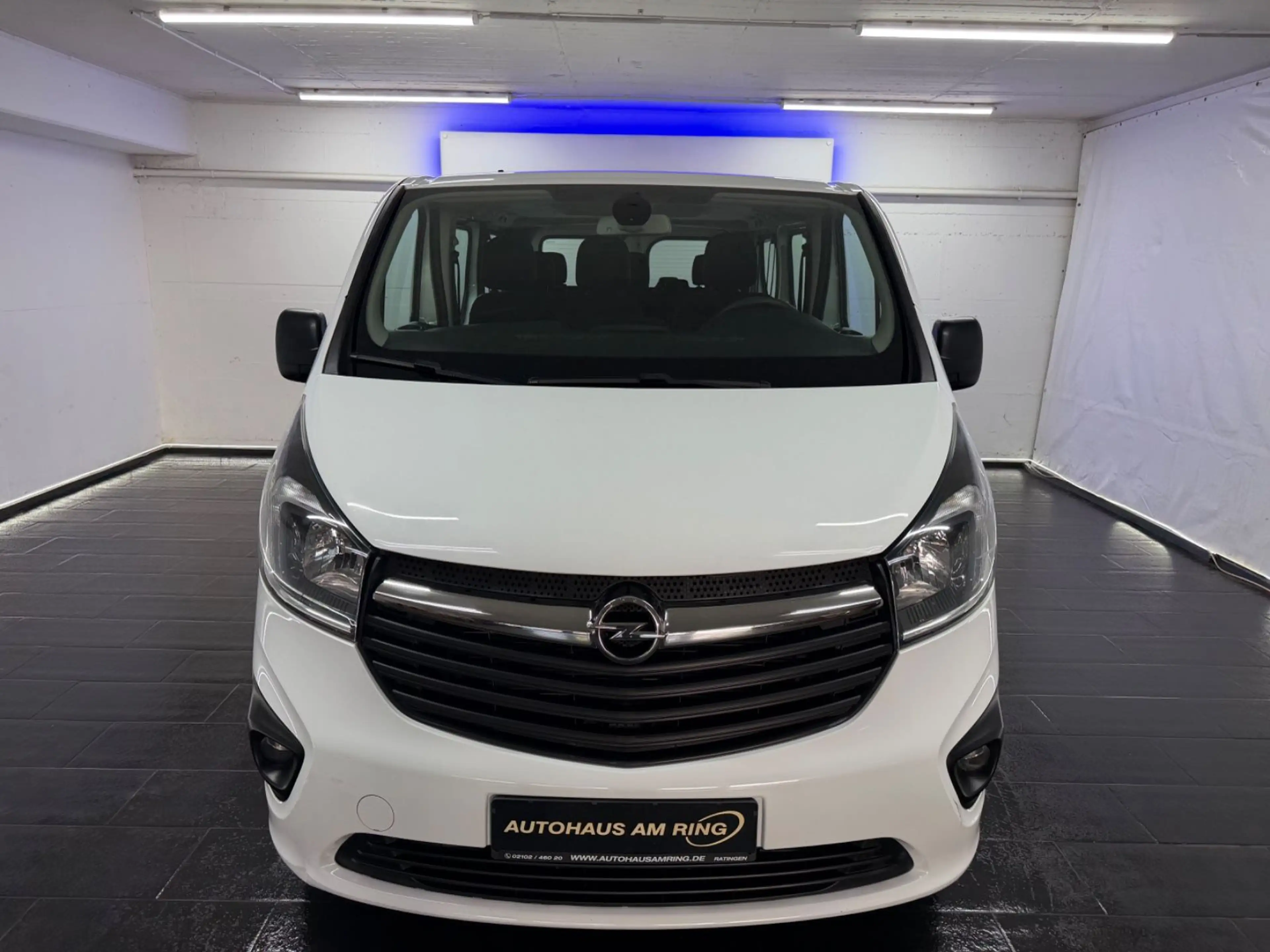 Opel Vivaro B Kombi 2,7t 1HND 9-SITZ TEMPOMAT