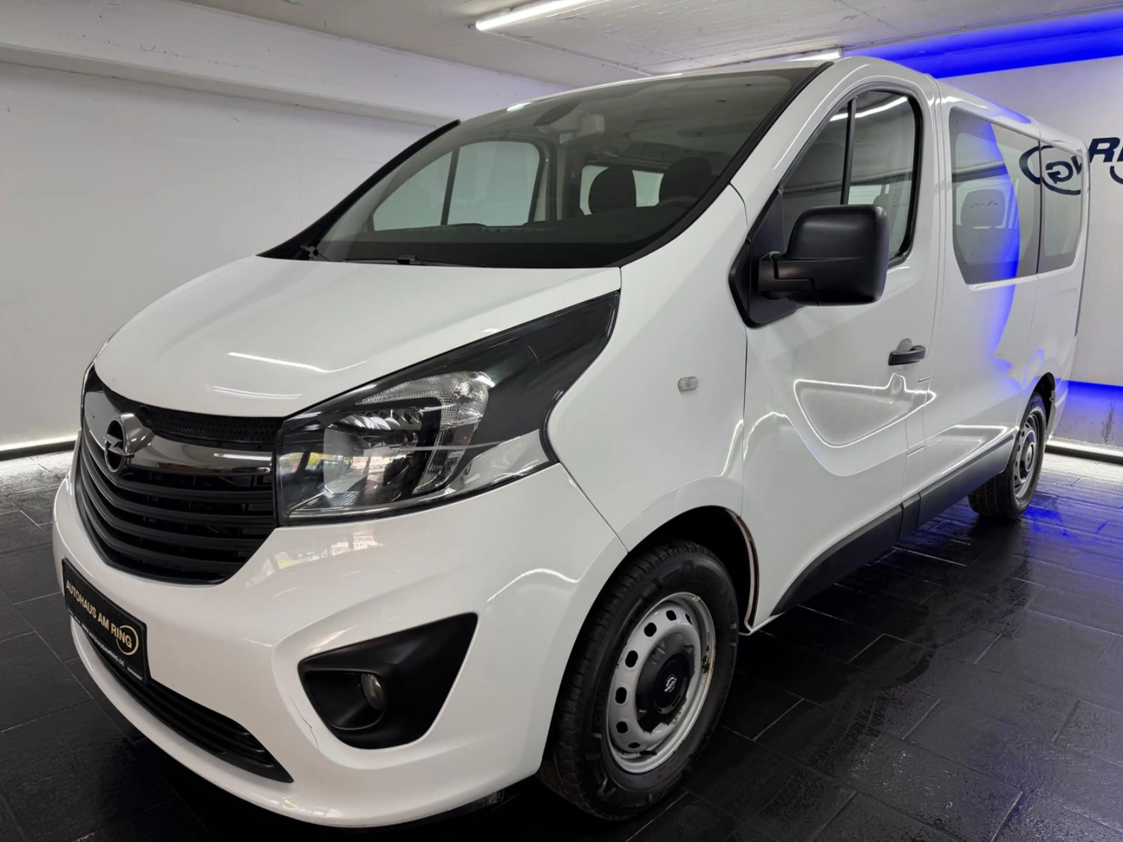 Opel Vivaro B Kombi 2,7t 1HND 9-SITZ TEMPOMAT — photo 3