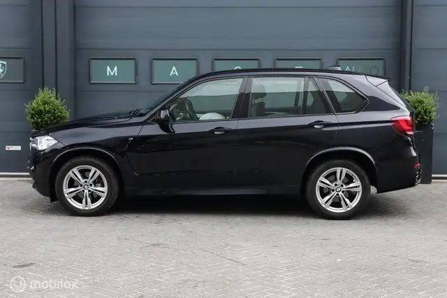 BMW X5 view 13