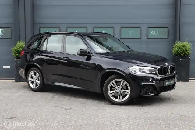 BMW X5 view 4
