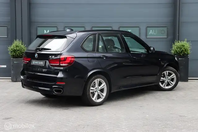 BMW X5 view 8