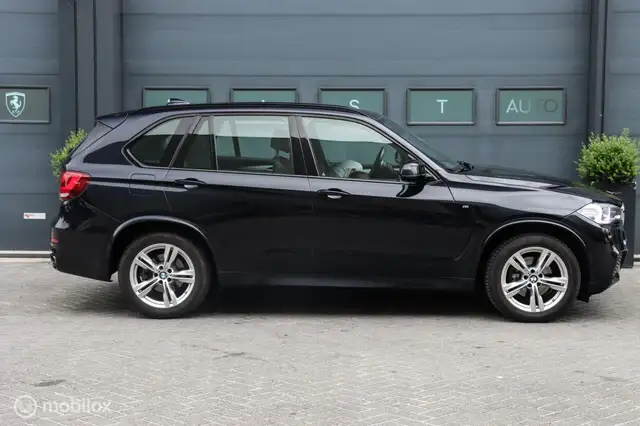 BMW X5 view 5