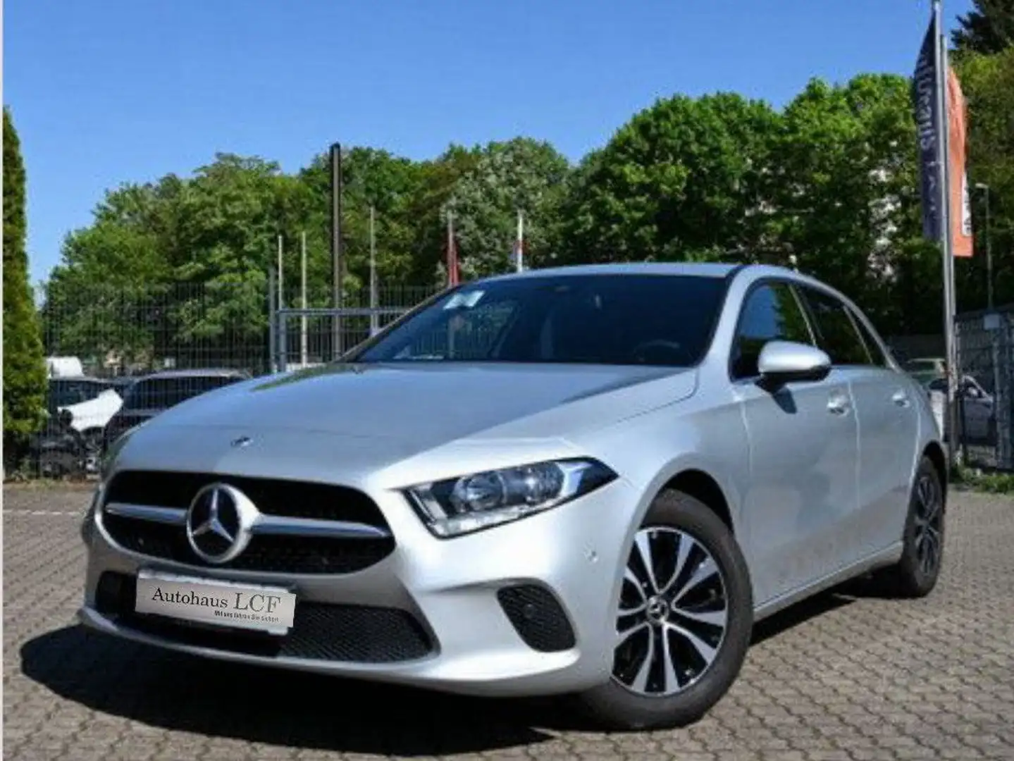 Mercedes-Benz A 250 e Navi Leder LED Sitzhz 1.Hd. CAM 20tkm Silber - 1