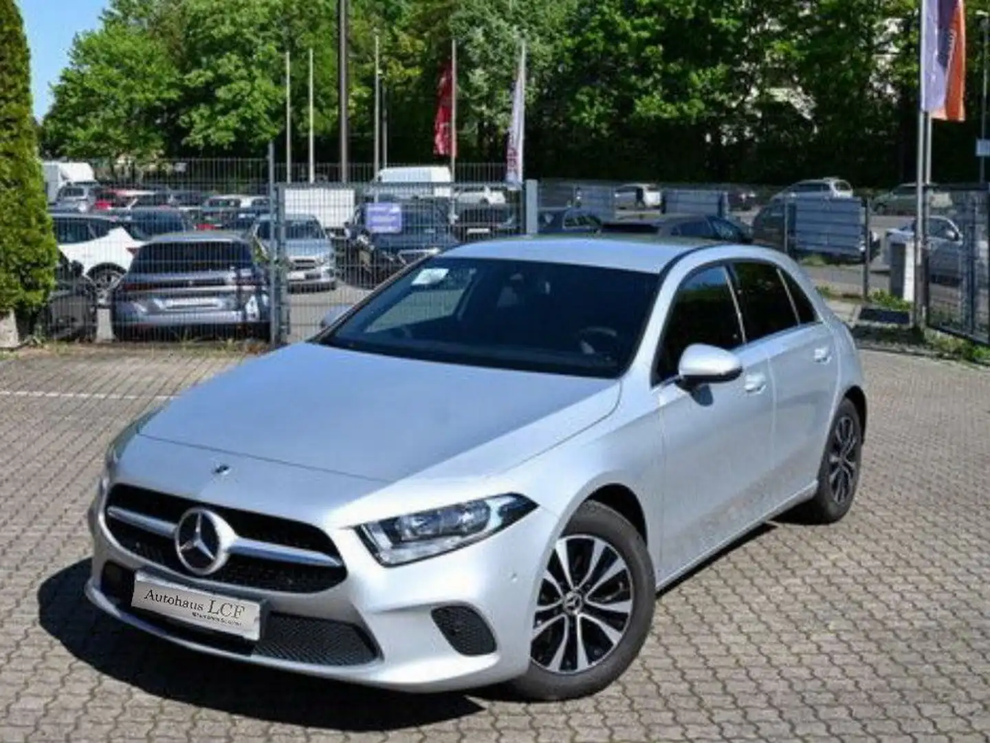 Mercedes-Benz A 250 e Navi Leder LED Sitzhz 1.Hd. CAM 20tkm Silber - 2