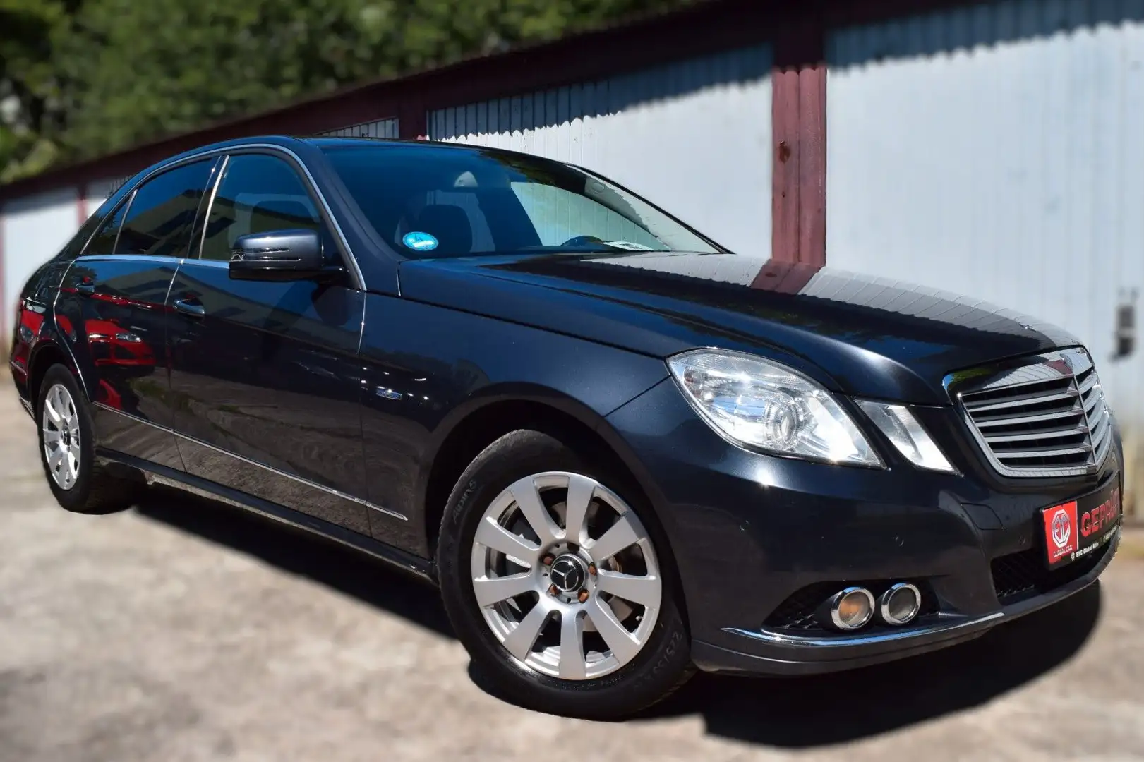 Mercedes-Benz E 220 CDI Lim. BlueEfficiency, Autommatik, Navi Grau - 2