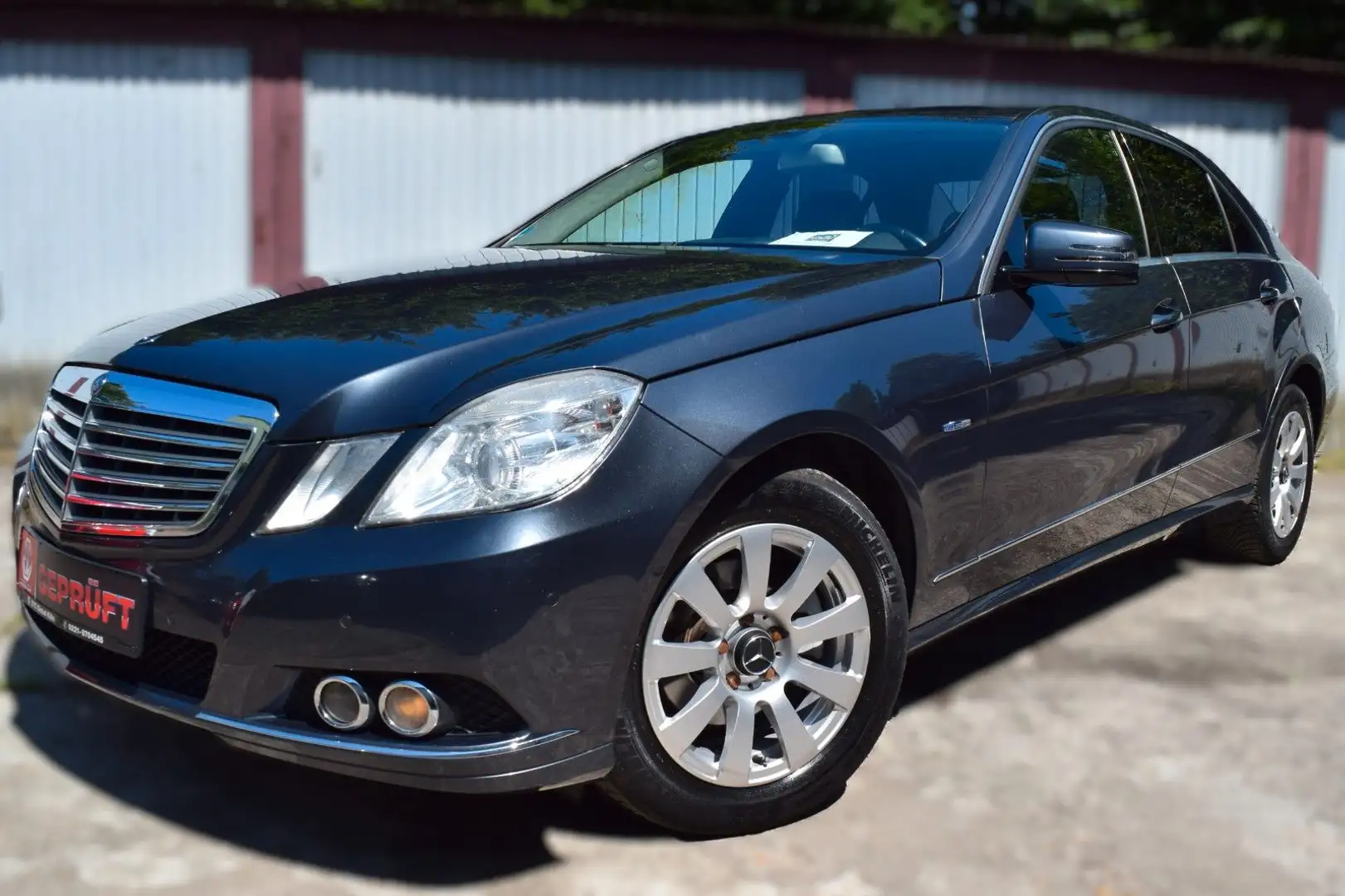 Mercedes-Benz E 220 CDI Lim. BlueEfficiency, Autommatik, Navi Grau - 1