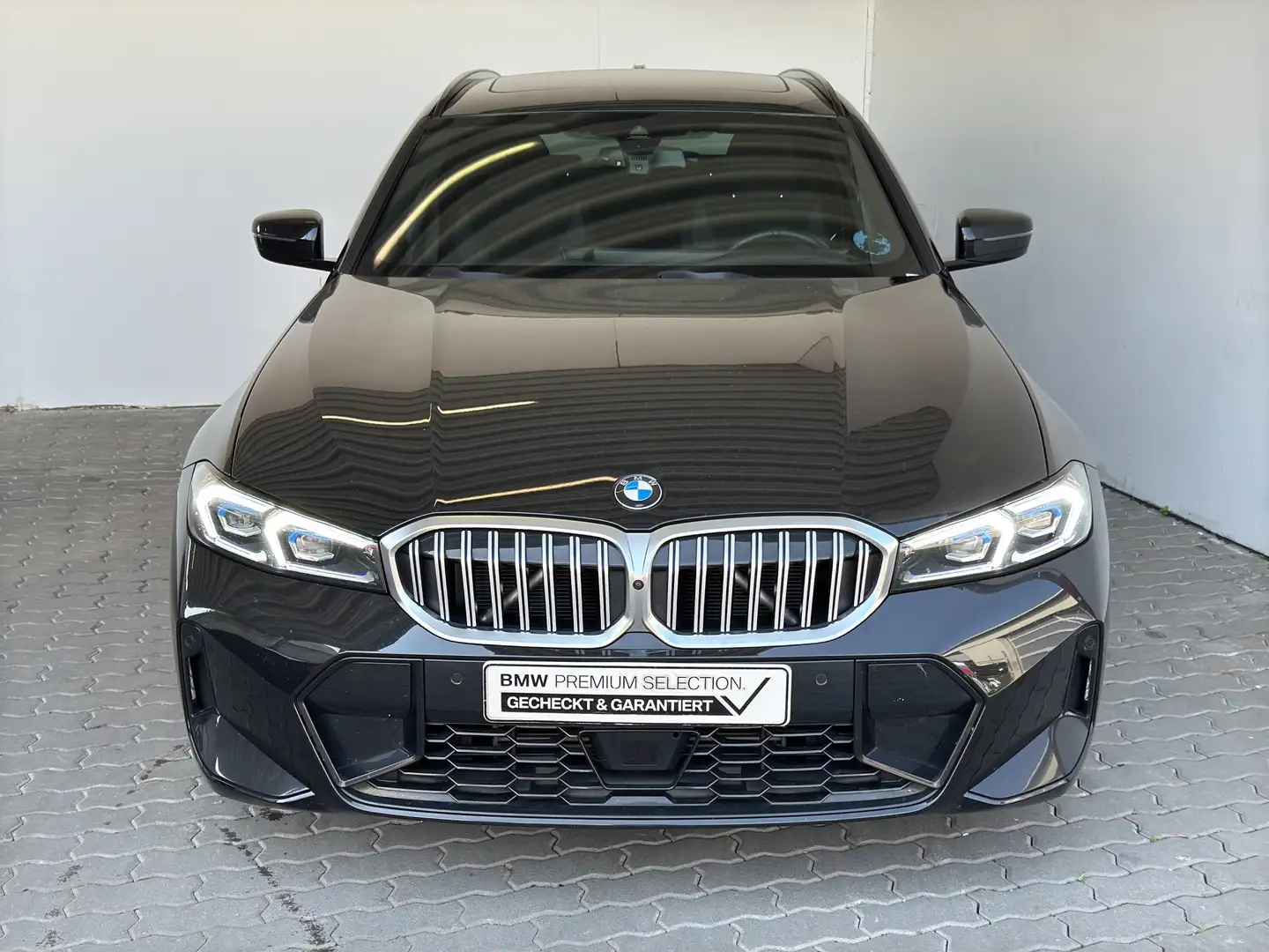BMW 330 dA xDrive Tour. M Sport LiveCock.LED.AHK.Park Schwarz - 1