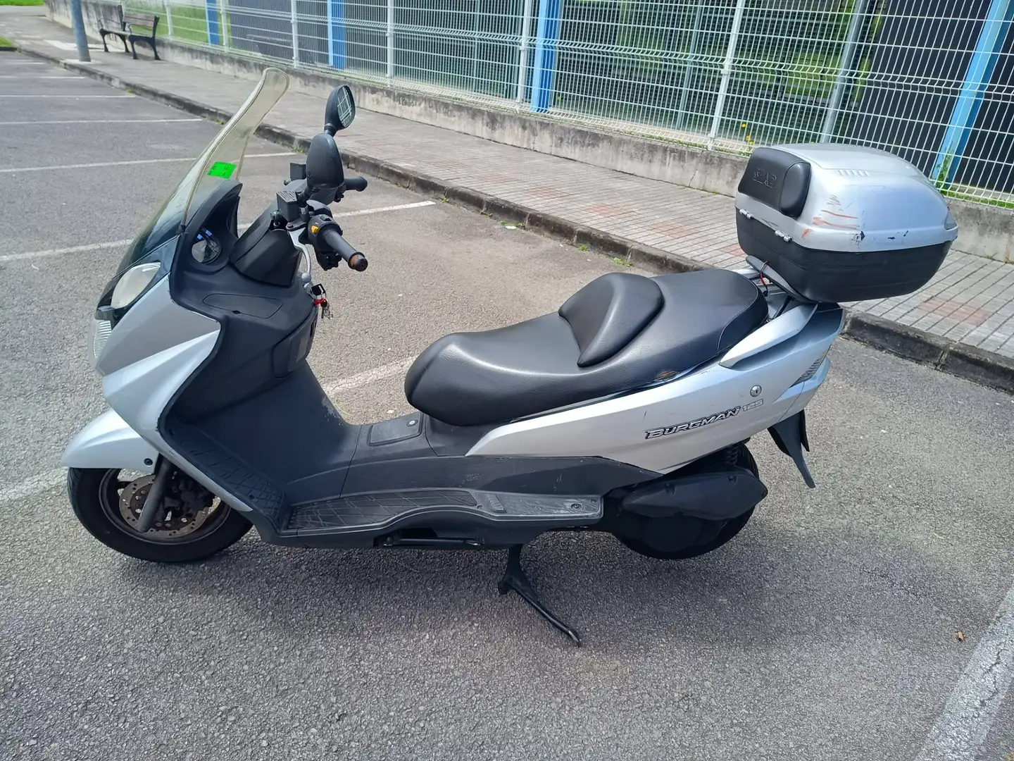 Suzuki Burgman 125 UH 125 Plateado - 1