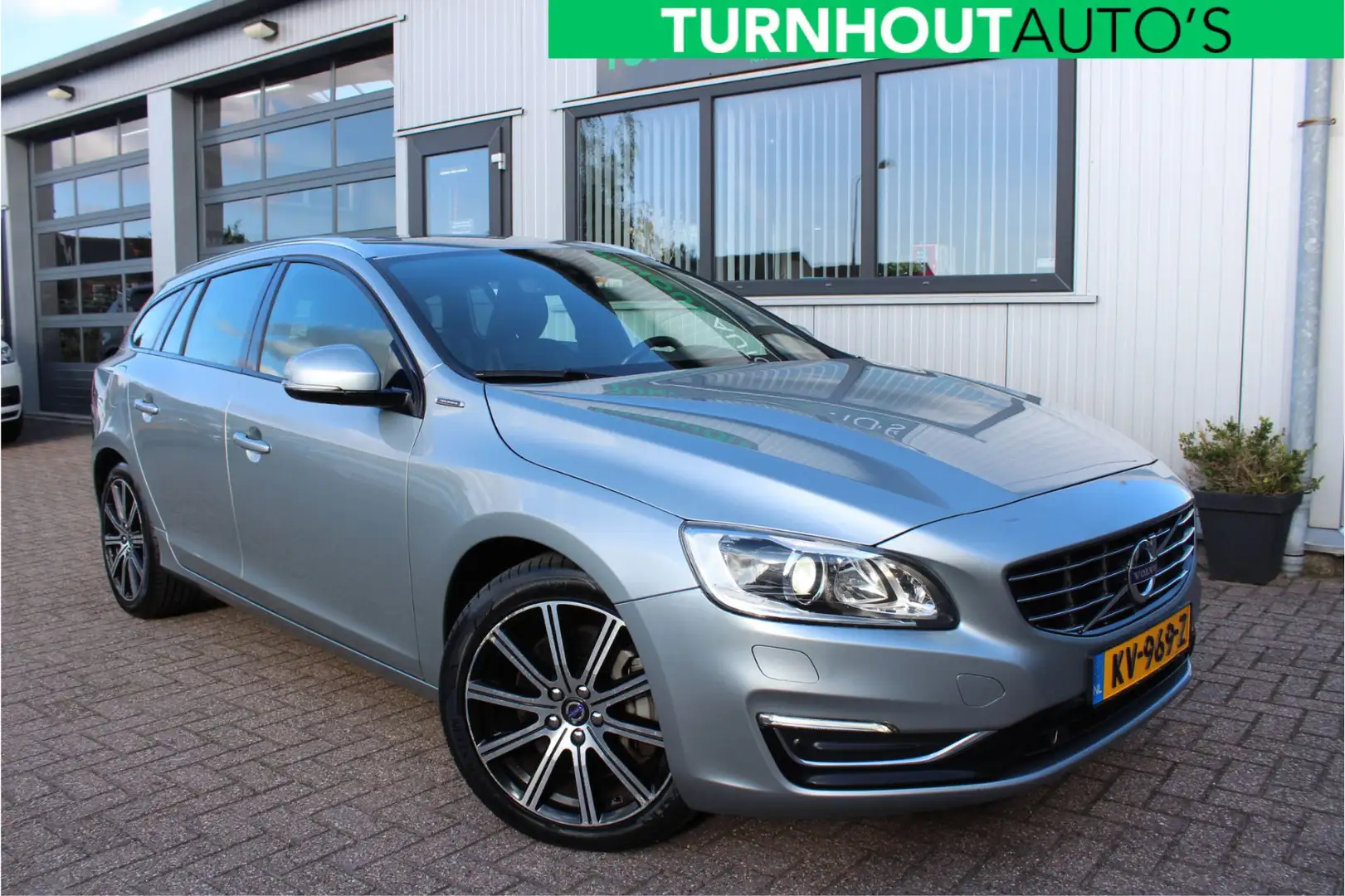 Volvo V60 2.4 D5 Twin Engine Special Edition Schuifdak | Cam Grijs - 1